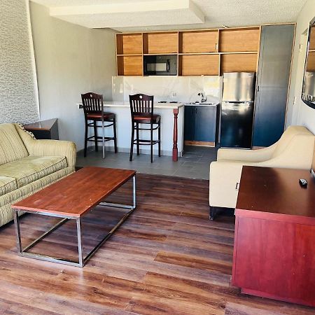 North Villa Extended Stay Westfield المظهر الخارجي الصورة