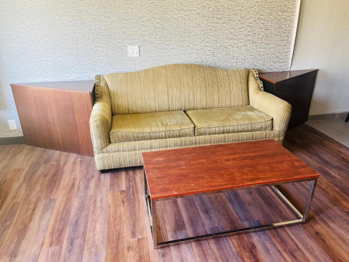 North Villa Extended Stay Westfield المظهر الخارجي الصورة