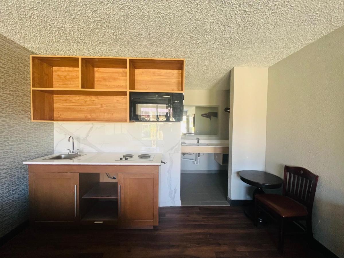 North Villa Extended Stay Westfield المظهر الخارجي الصورة