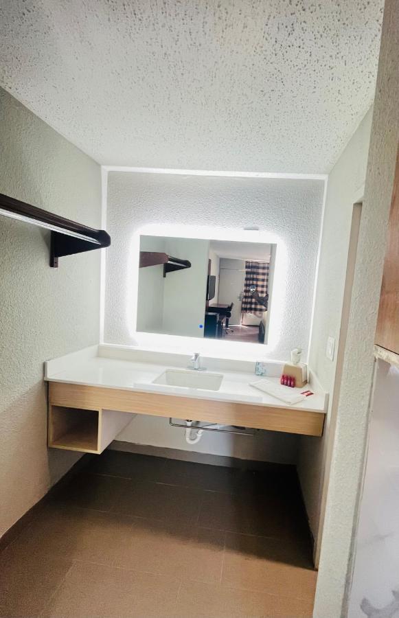 North Villa Extended Stay Westfield المظهر الخارجي الصورة
