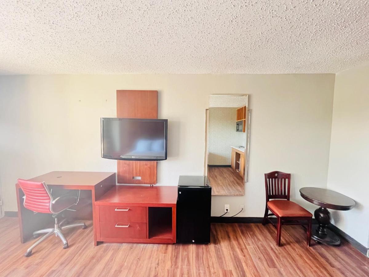 North Villa Extended Stay Westfield المظهر الخارجي الصورة