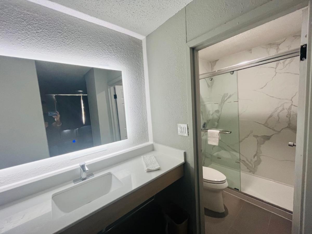 North Villa Extended Stay Westfield المظهر الخارجي الصورة